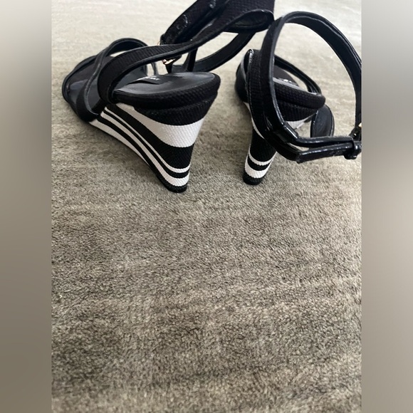 Ann Taylor Strappy Wedge Stripe Heels 7.5 - Picture 4 of 6